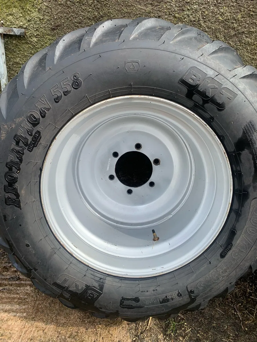 Pair of wheels for round baler - Image 1
