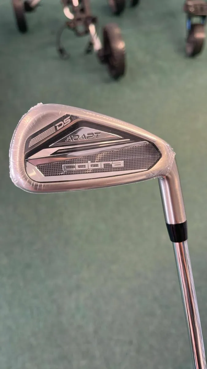 NEW Cobra King Darkspeed 5-GW Stiff €989 Now €749 - Image 4