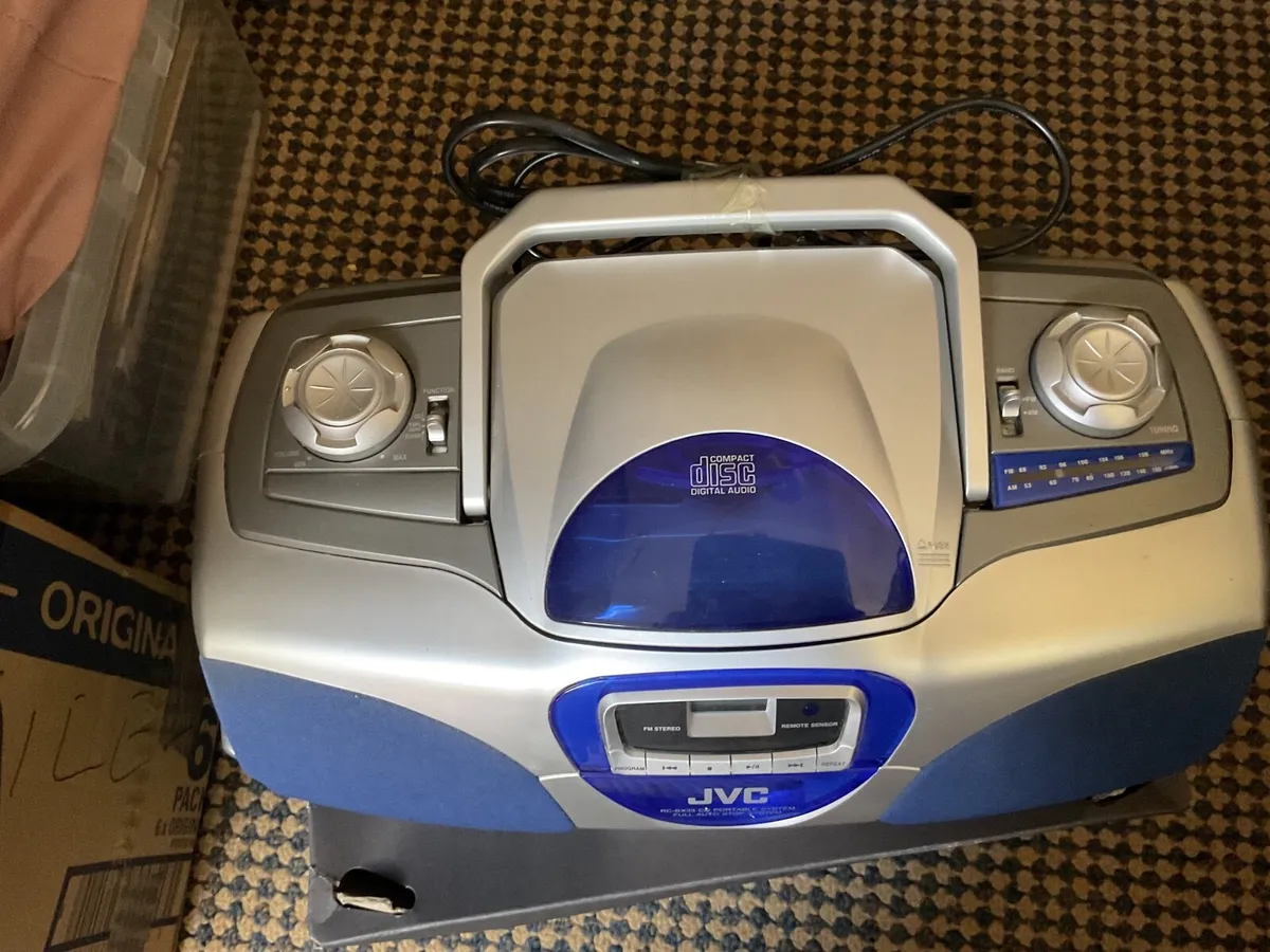 Large JVC portable system - Image 2