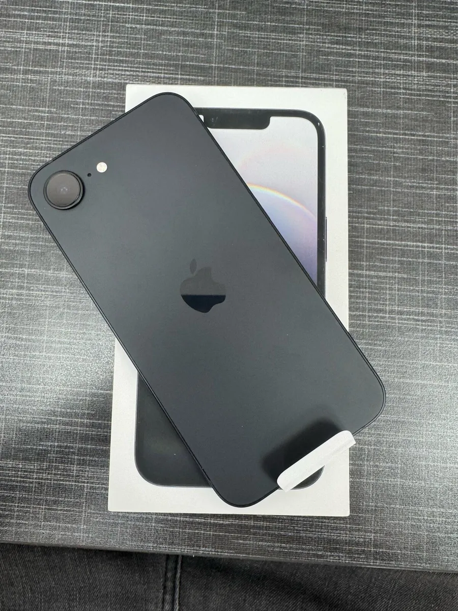 Iphone 16 E brand new. 128gb. - Image 1