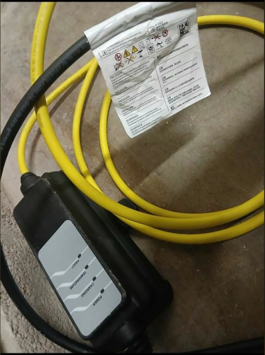 car charger - Image 1