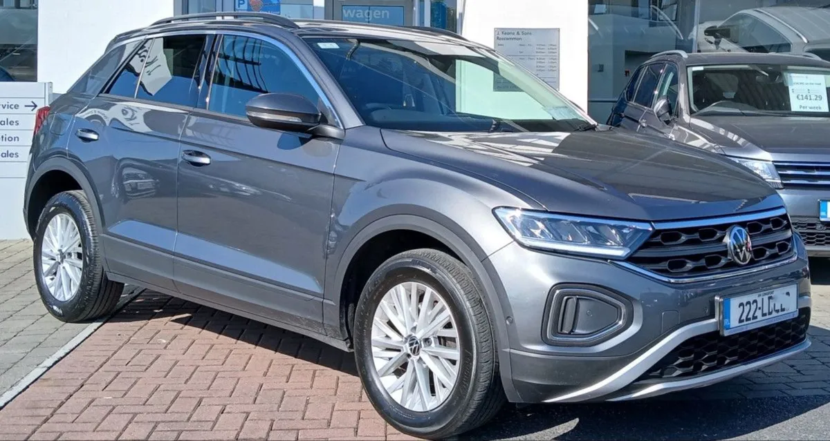 Volkswagen T-Roc Life 2.0 TDI 116HP  rear View Ca - Image 1