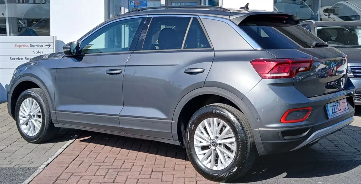 Volkswagen T-Roc Life 2.0 TDI 116HP  rear View Ca - Image 4