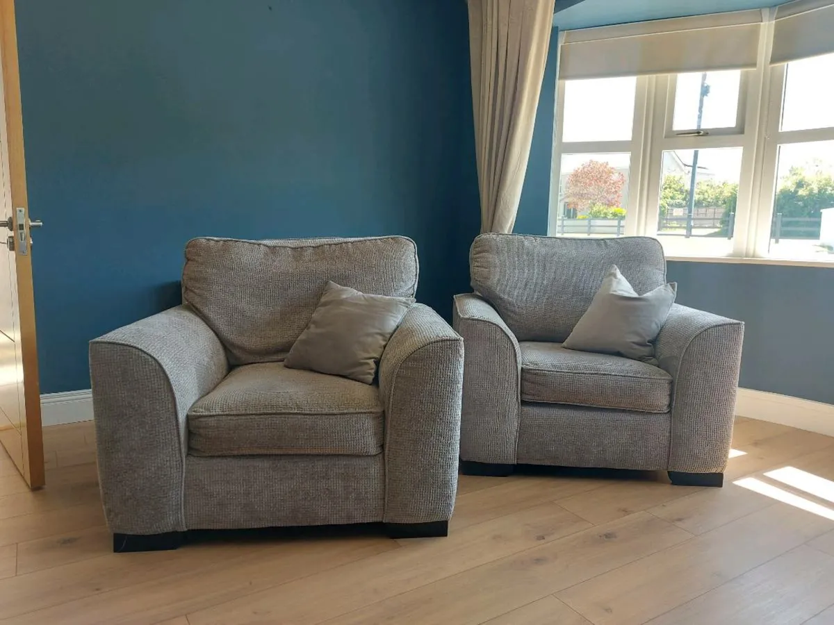 3 Seater Fabric Suite + 2 Armchairs - Image 3