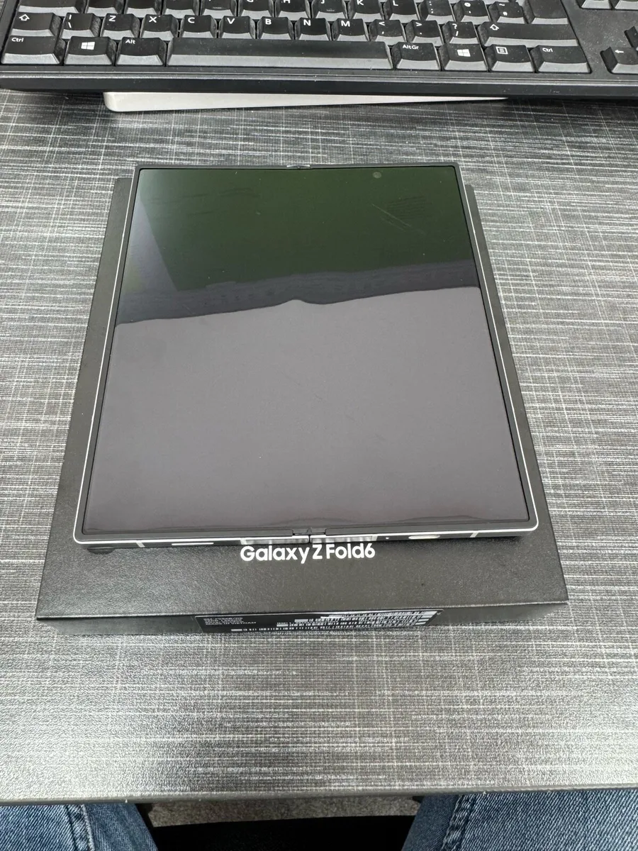 Galaxy z Fold 6 (256gb) - Image 2