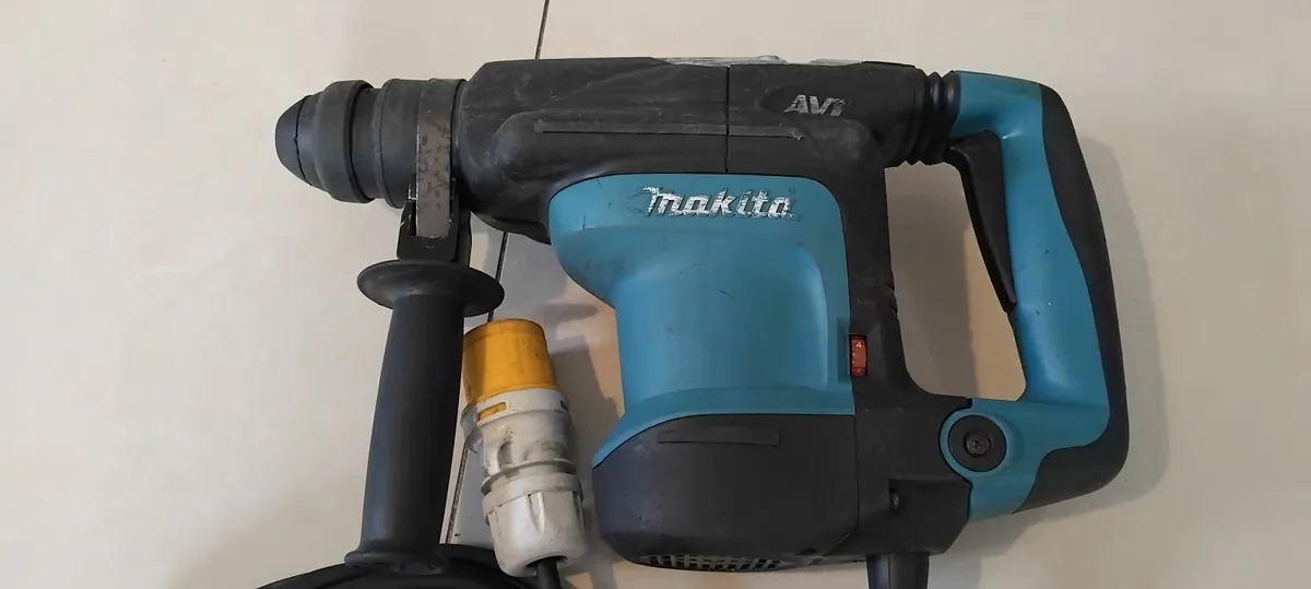 Makita HR3210C Sds+ 3 Mode 110v "Refurbished" - Image 1