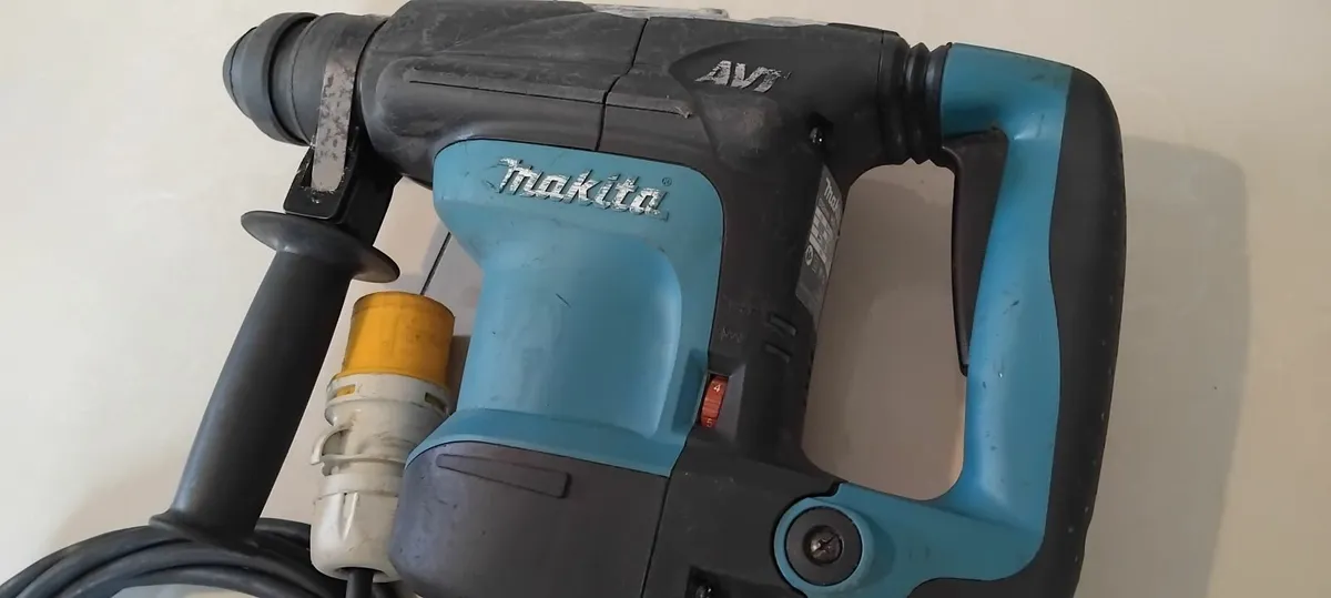 Makita HR3210C Sds+ 3 Mode 110v "Refurbished" - Image 2