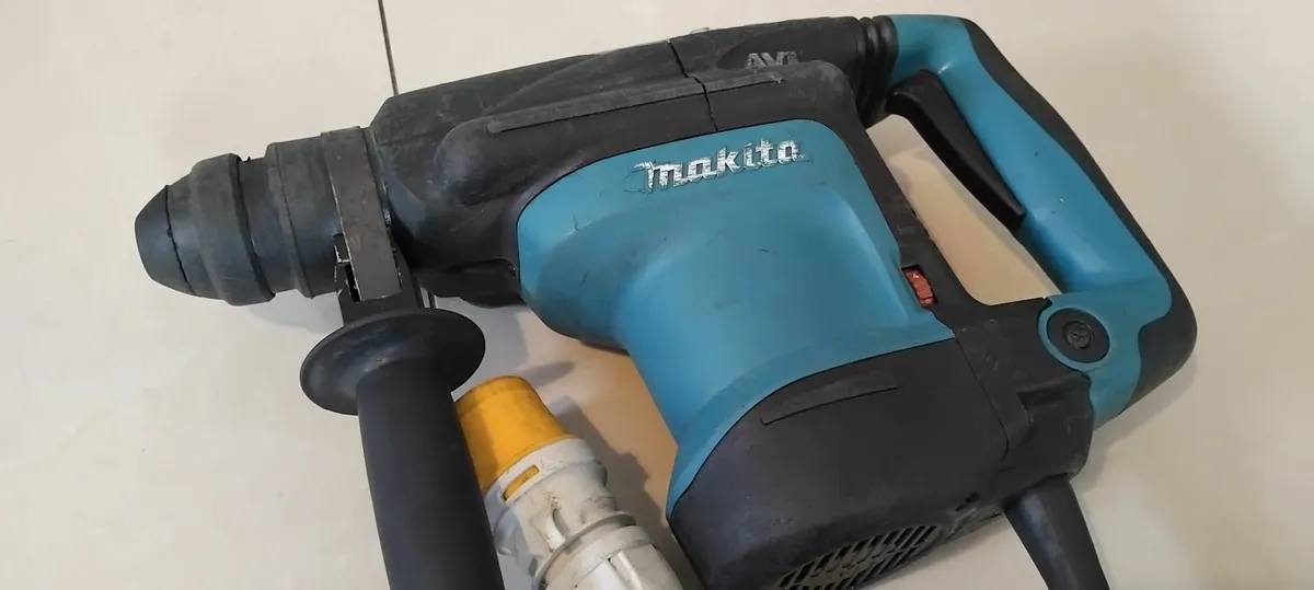 Makita HR3210C Sds+ 3 Mode 110v "Refurbished" - Image 3