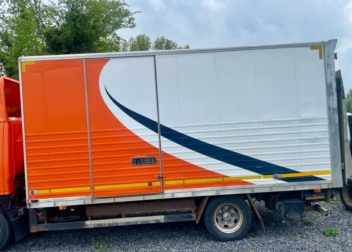 Isuzu 4.8 Box body with tail lift - Image 1