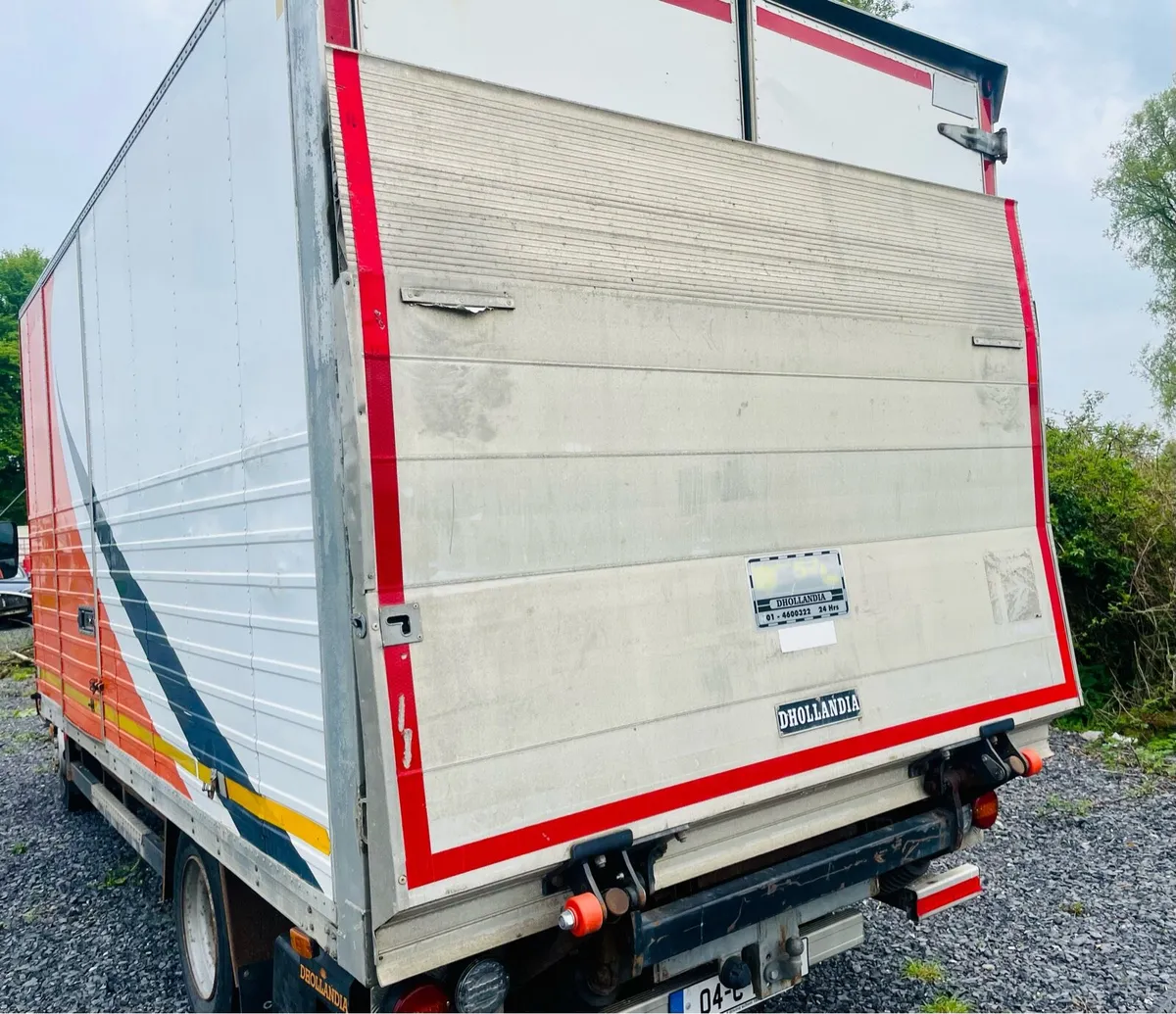 Isuzu 4.8 Box body with tail lift - Image 2