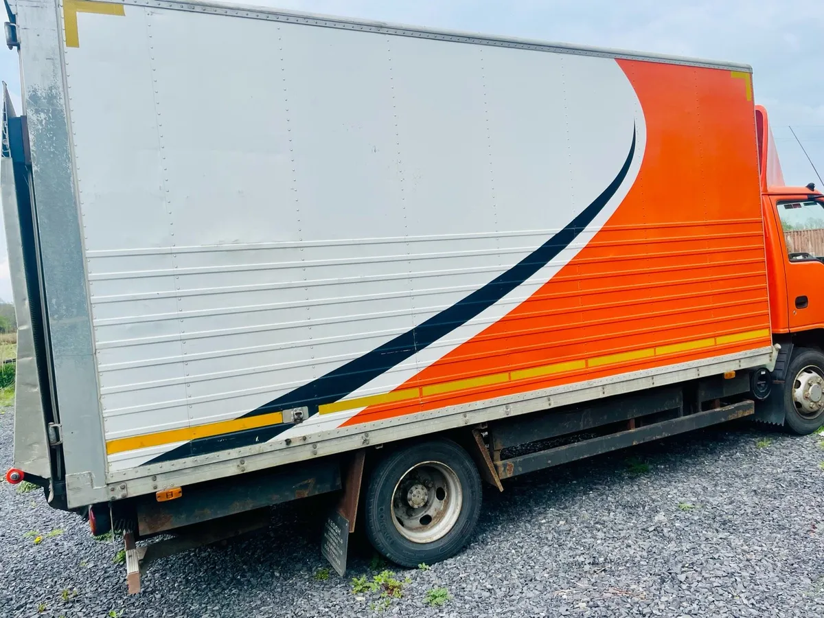 Isuzu 4.8 Box body with tail lift - Image 3