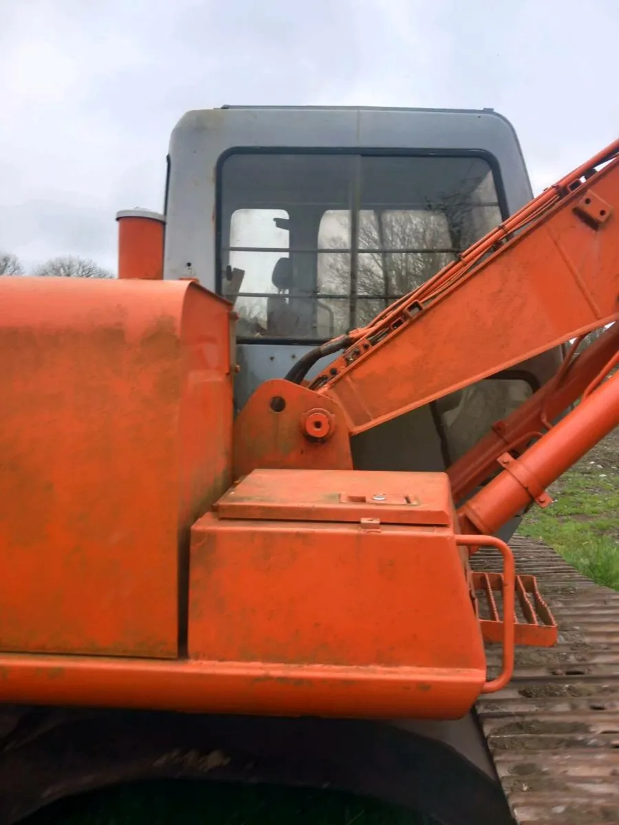 Hitachi digger 120 - Image 1