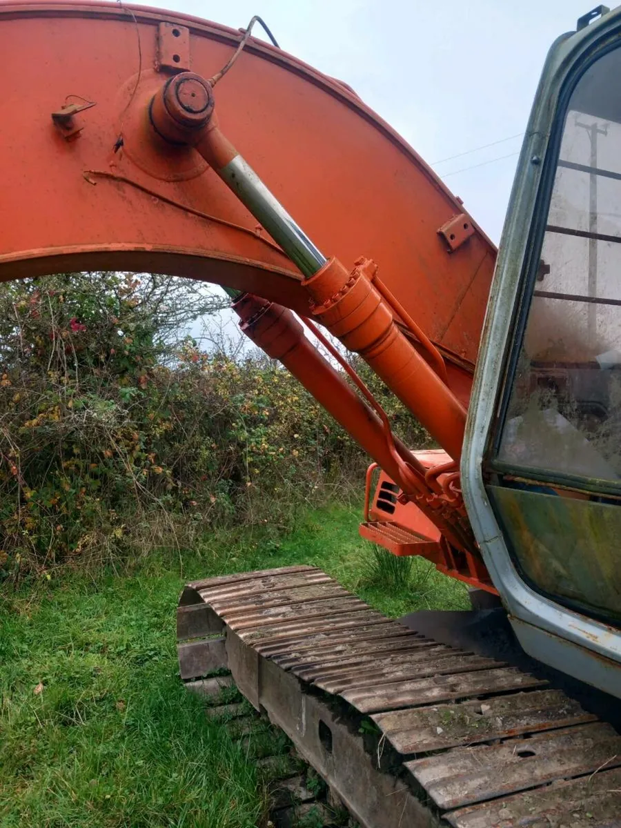 Hitachi digger 120 - Image 3