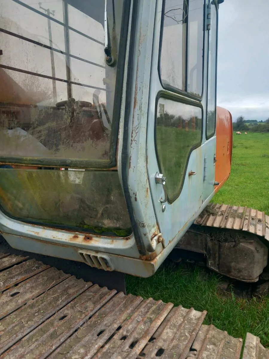 Hitachi digger 120 - Image 4