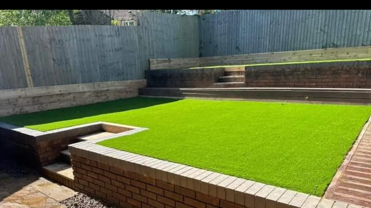 4m x 4m grass - Image 4
