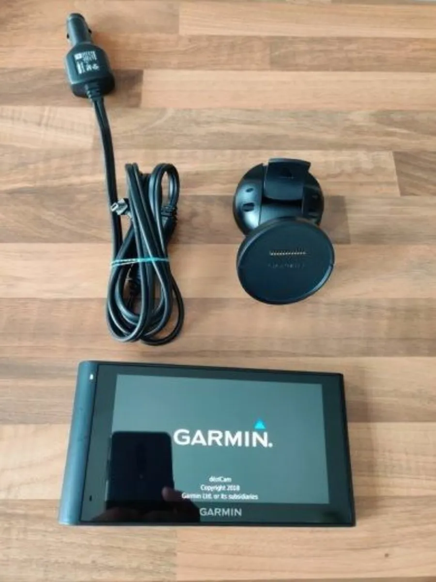 6-inch Garmin HGV sat nav with built-in Dashcam - - Image 1
