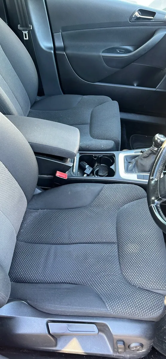 Volkswagen Passat - Image 3