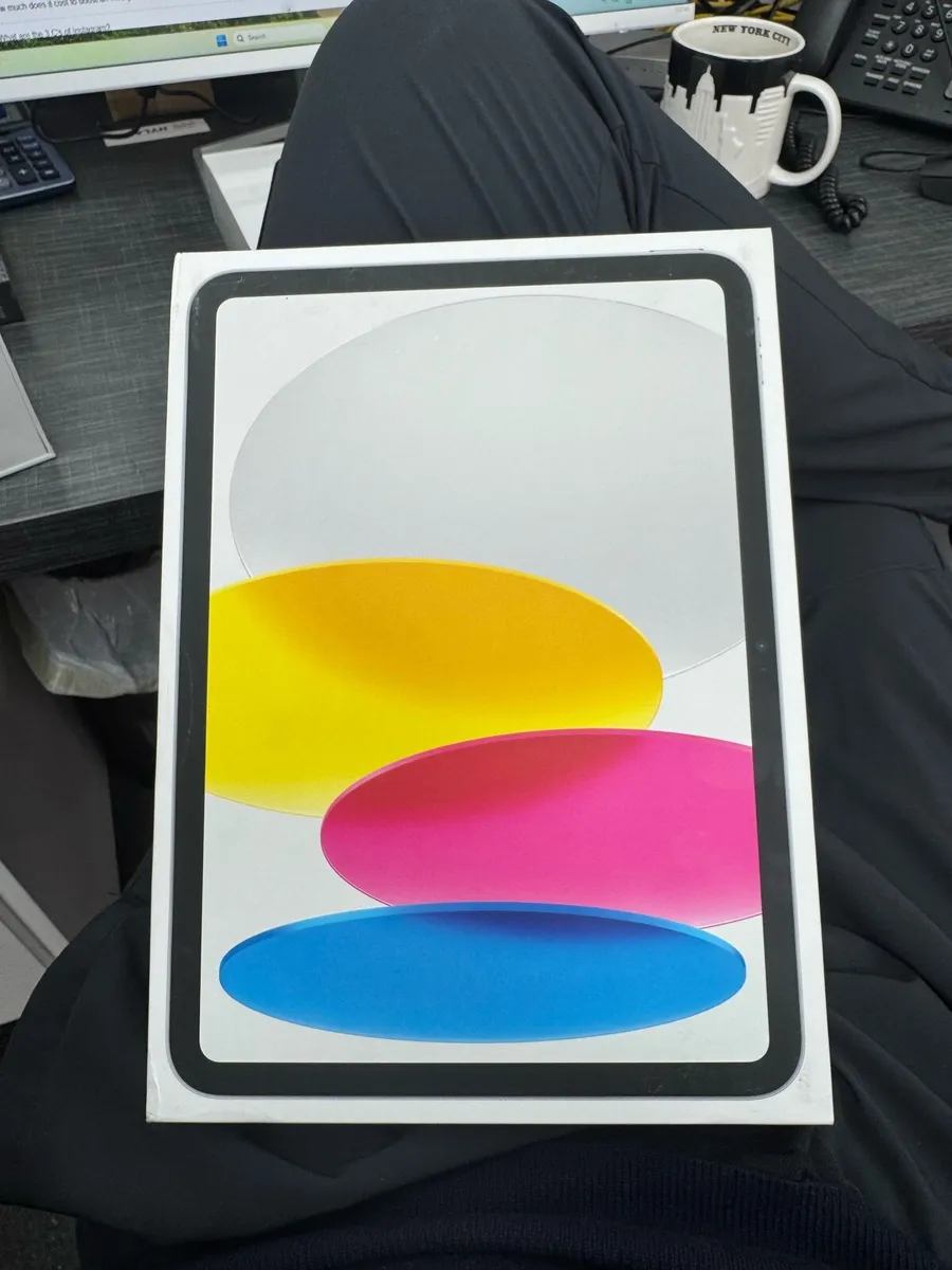 iPad 10th generation 10.9 inch 64GB - Image 1