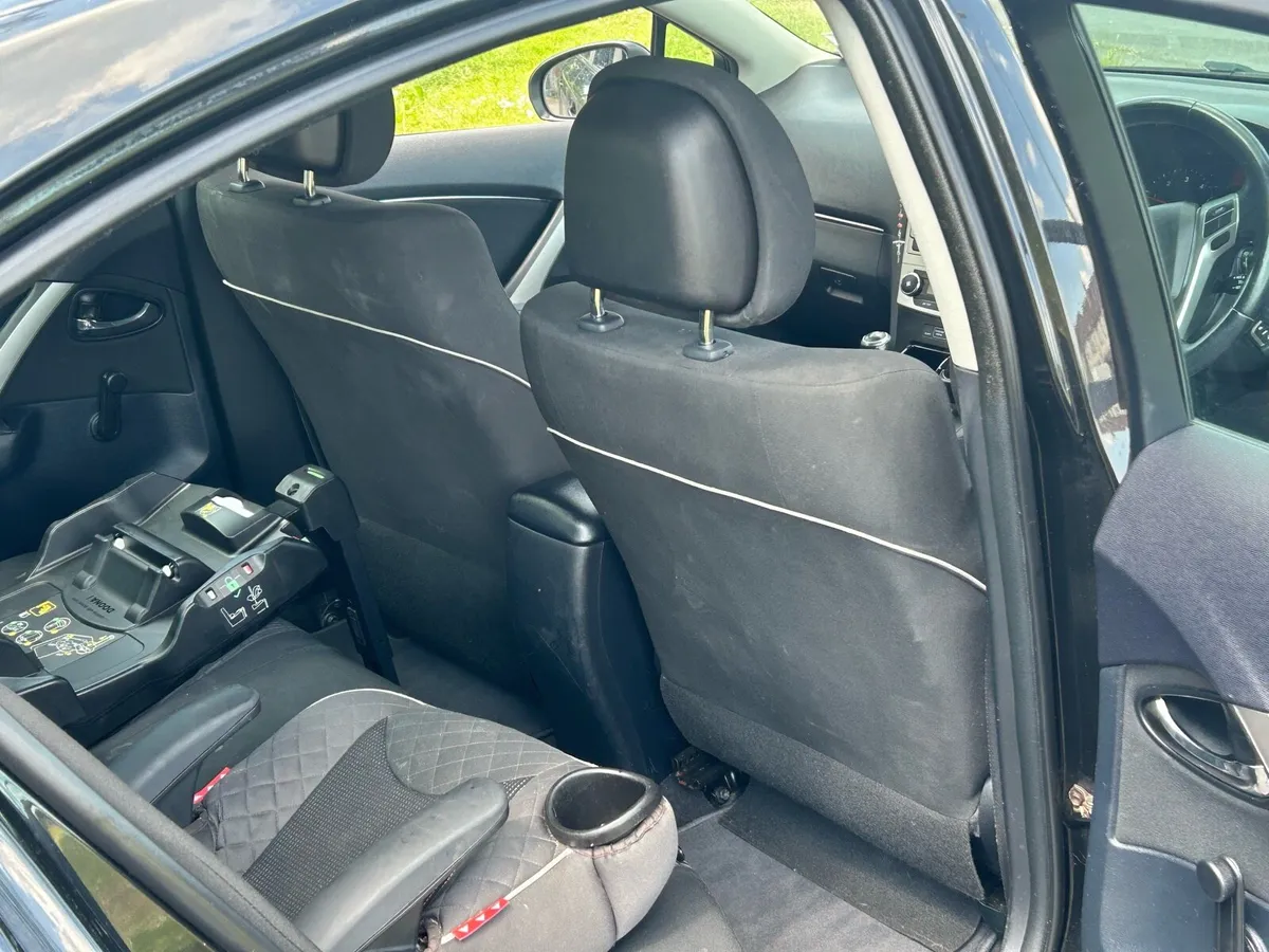Toyota avensis - Image 3