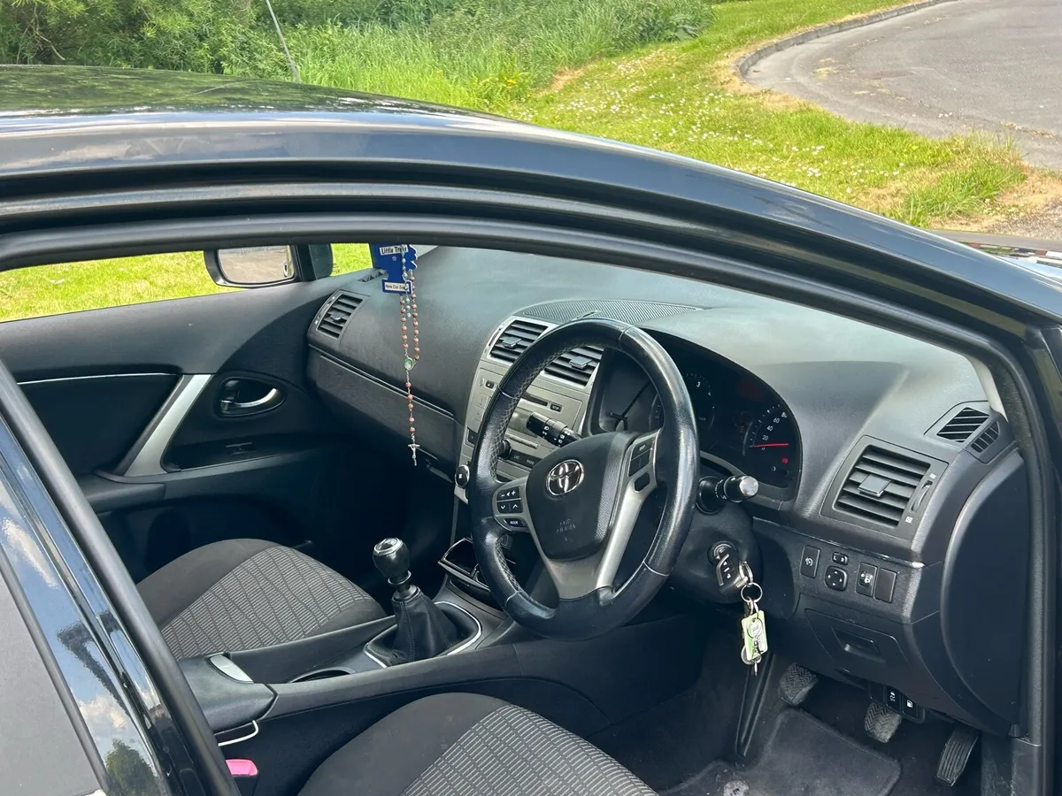 Toyota avensis - Image 4
