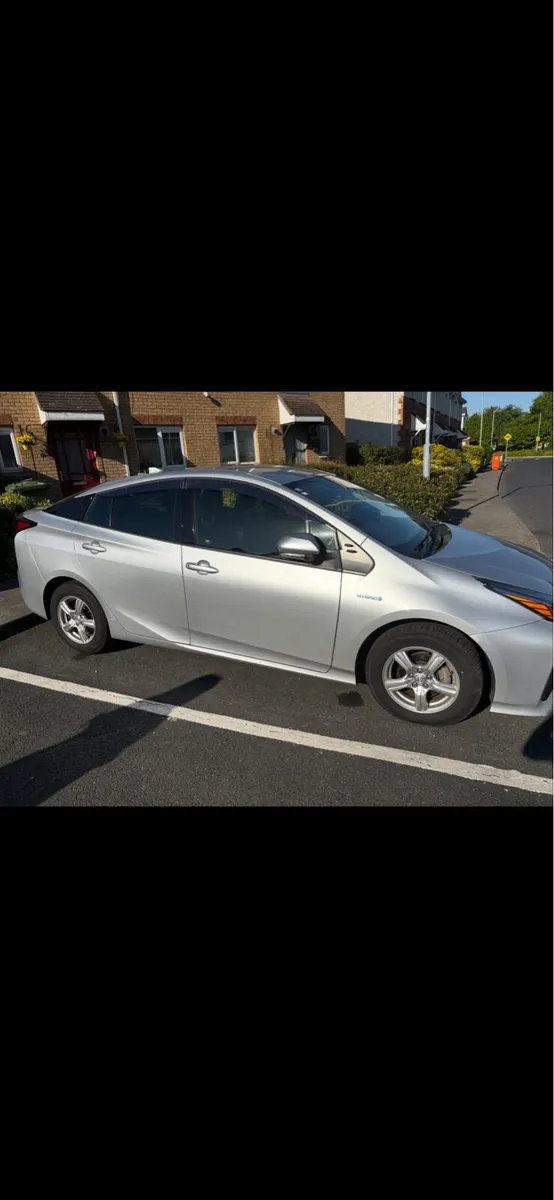 Toyota prius 2019 (192) For Sale - Image 3