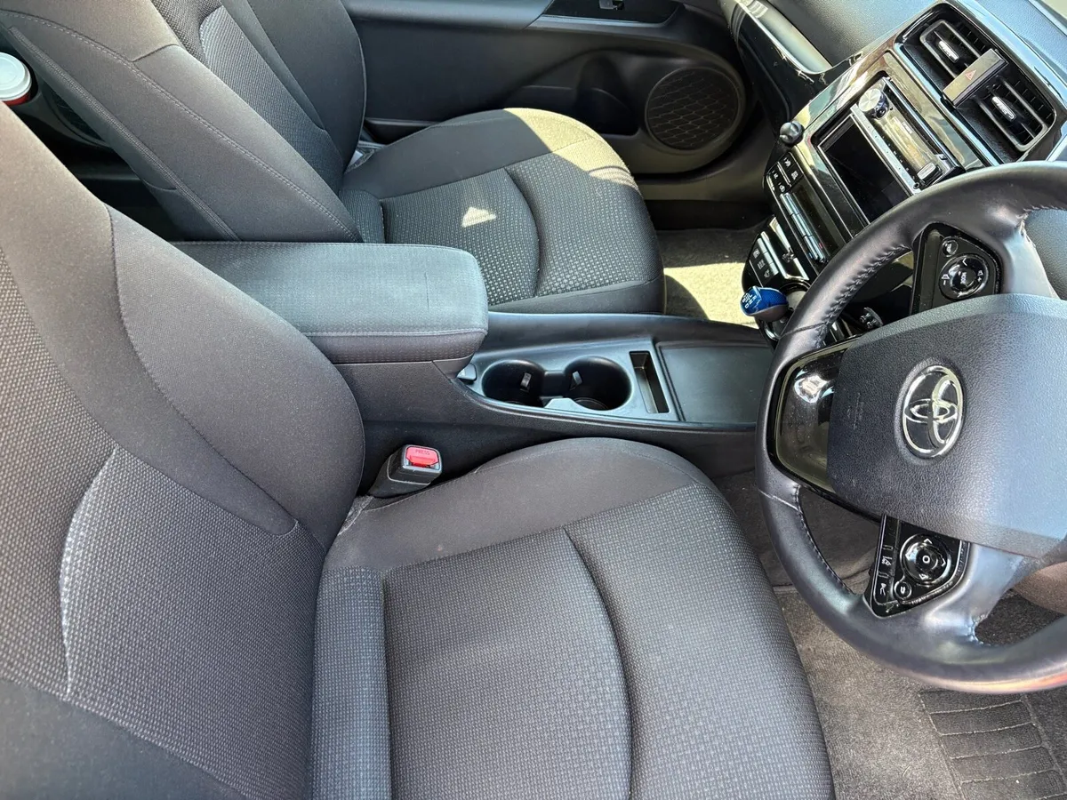 Toyota prius 2019 (192) For Sale - Image 4