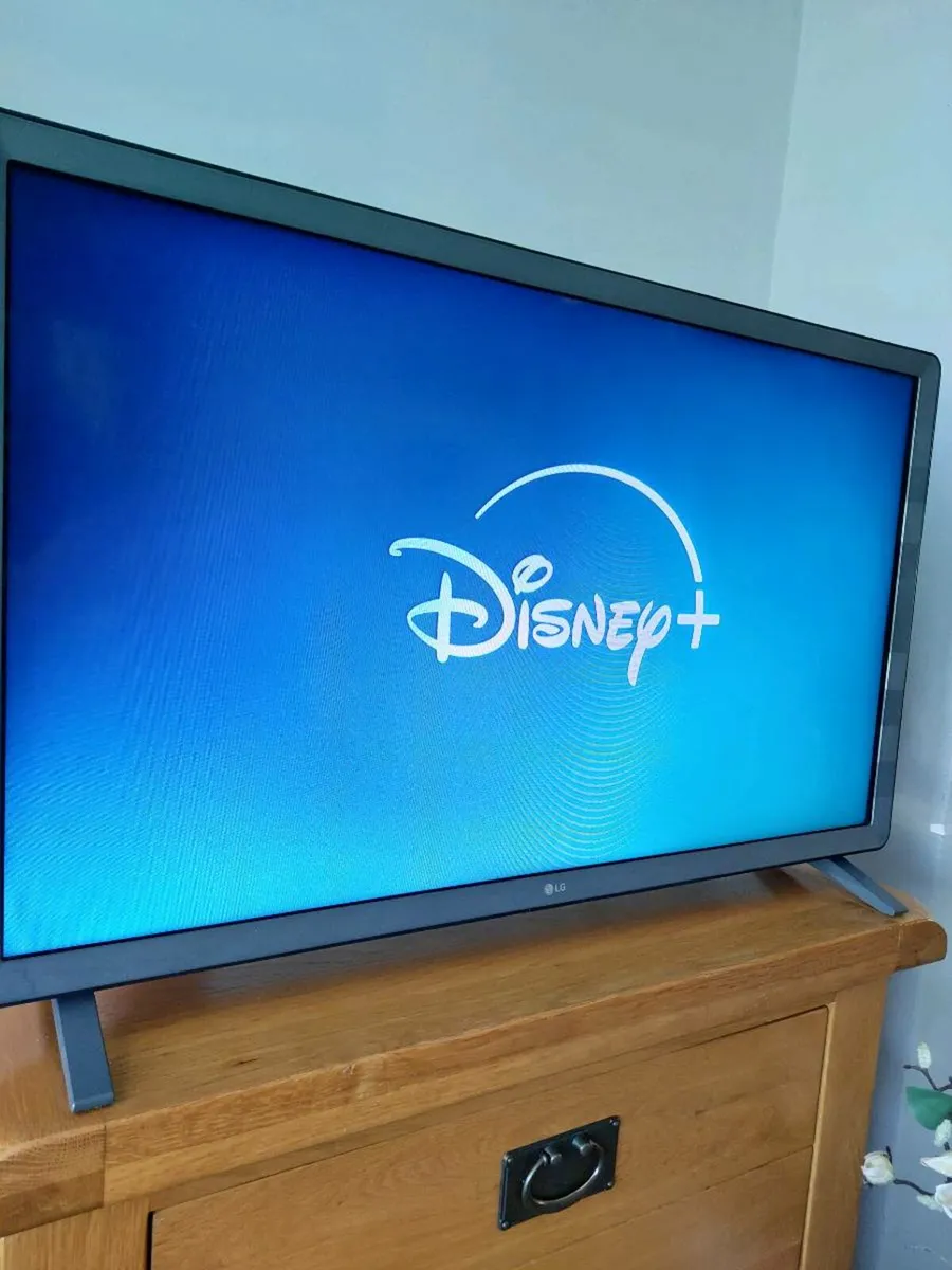 LG Smart  HDR Tv - Image 2