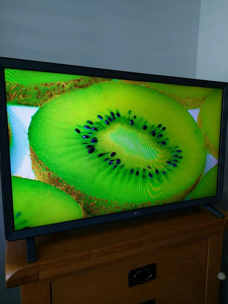 LG Smart  HDR Tv - Image 4
