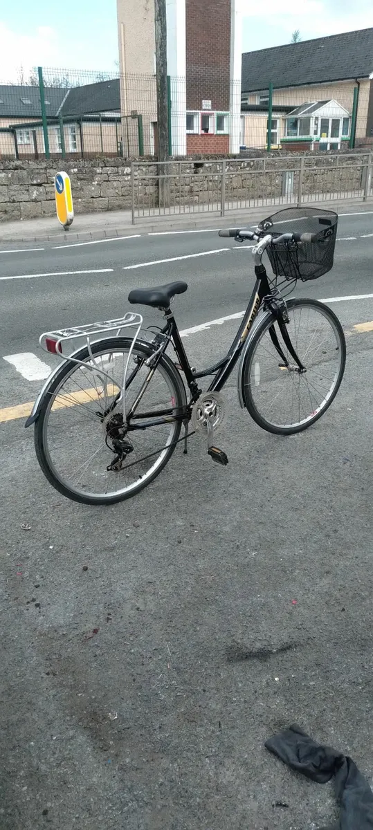 Lovely ladies bike 28inch CARTER price too sell - Image 1