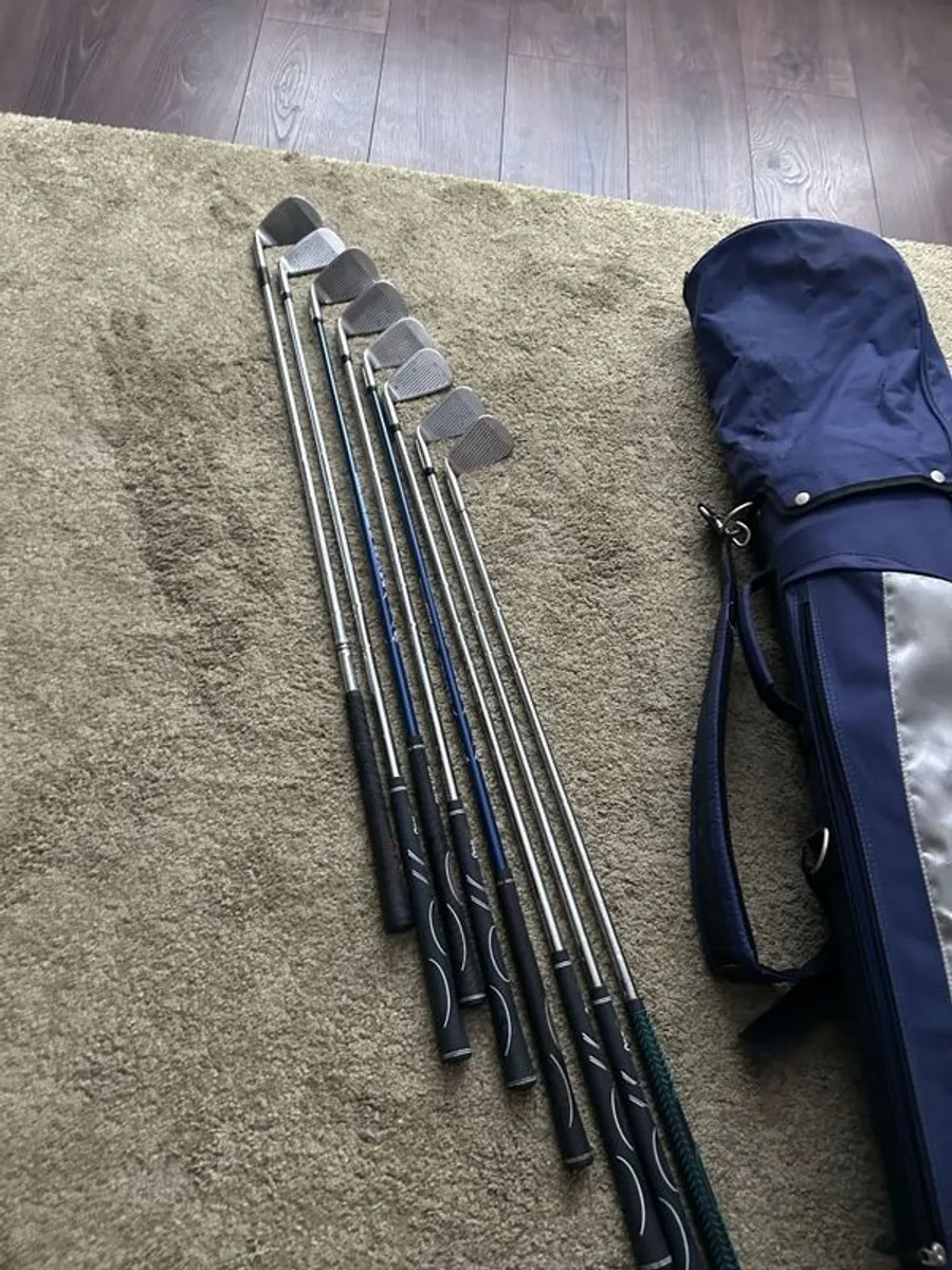 Gm Chair,2 hoverboard + cart, Junior clubs and bag - Image 1