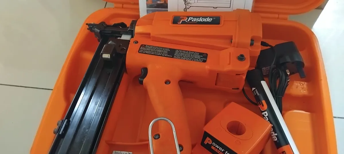 Paslode 16 Gauge 1/2" Crown Stapler - Image 4