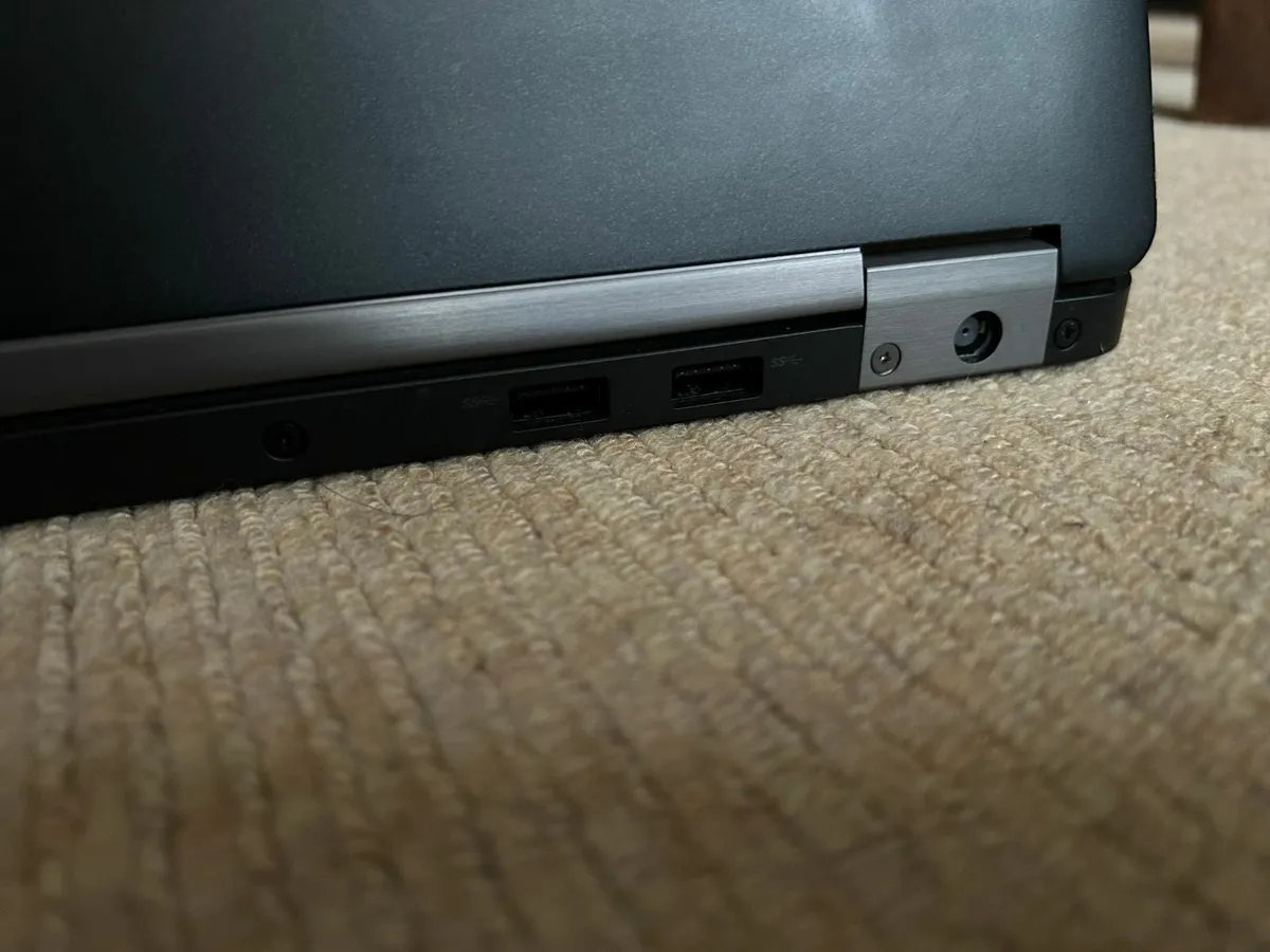 Dell Laptop - Image 4