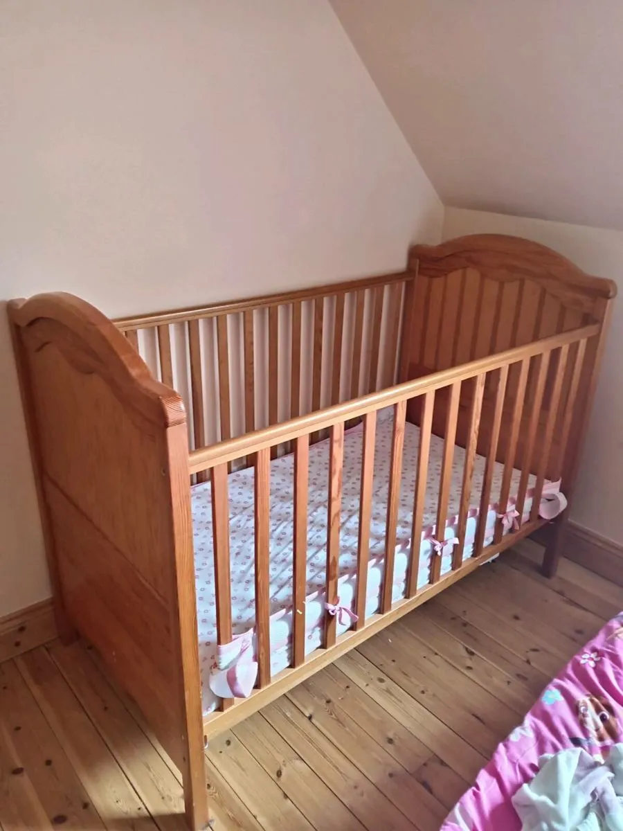 BABY COT - Image 1