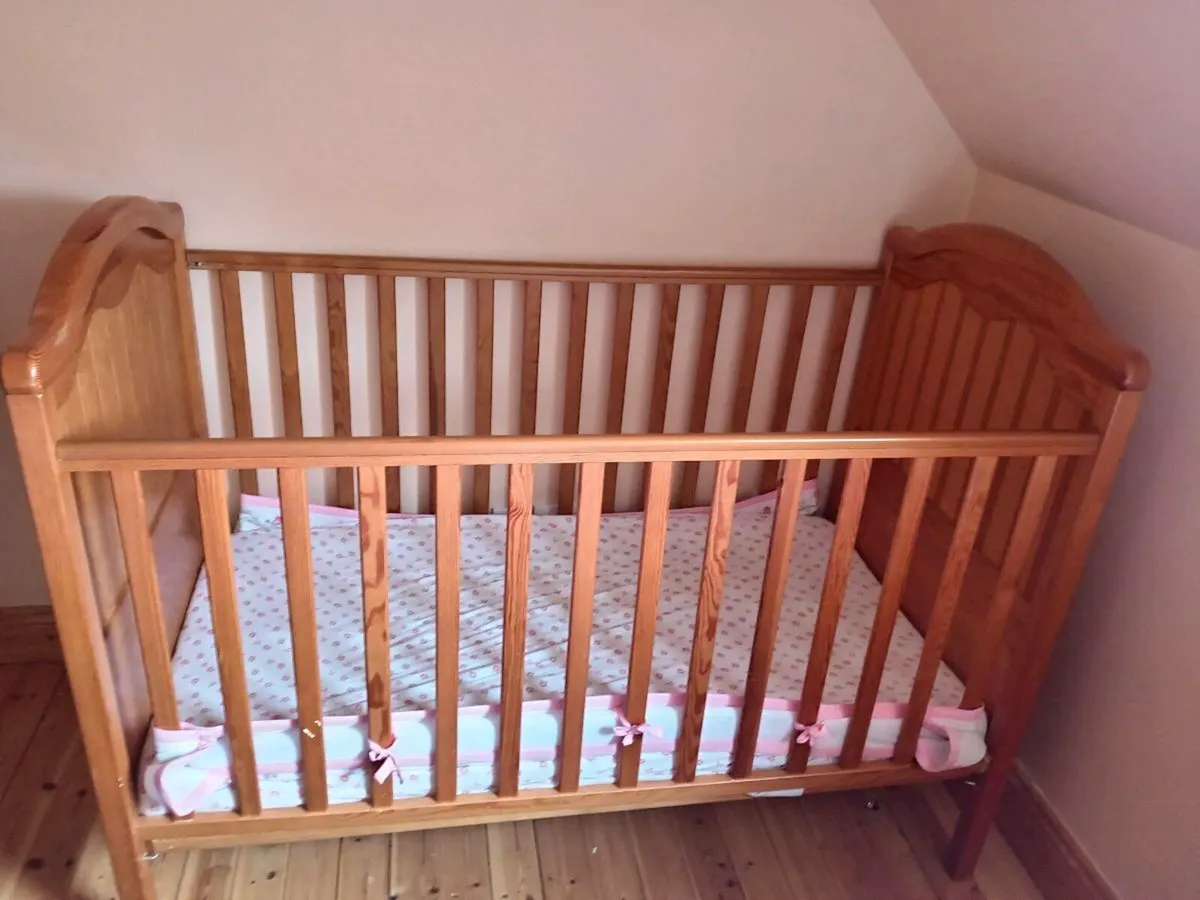 BABY COT - Image 2
