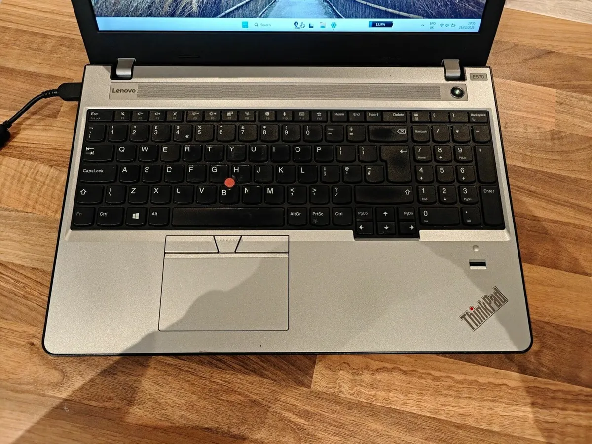 Lenovo E570 | i5 | 8GB | 256GB | 15.6" FHD | Win11 - Image 2