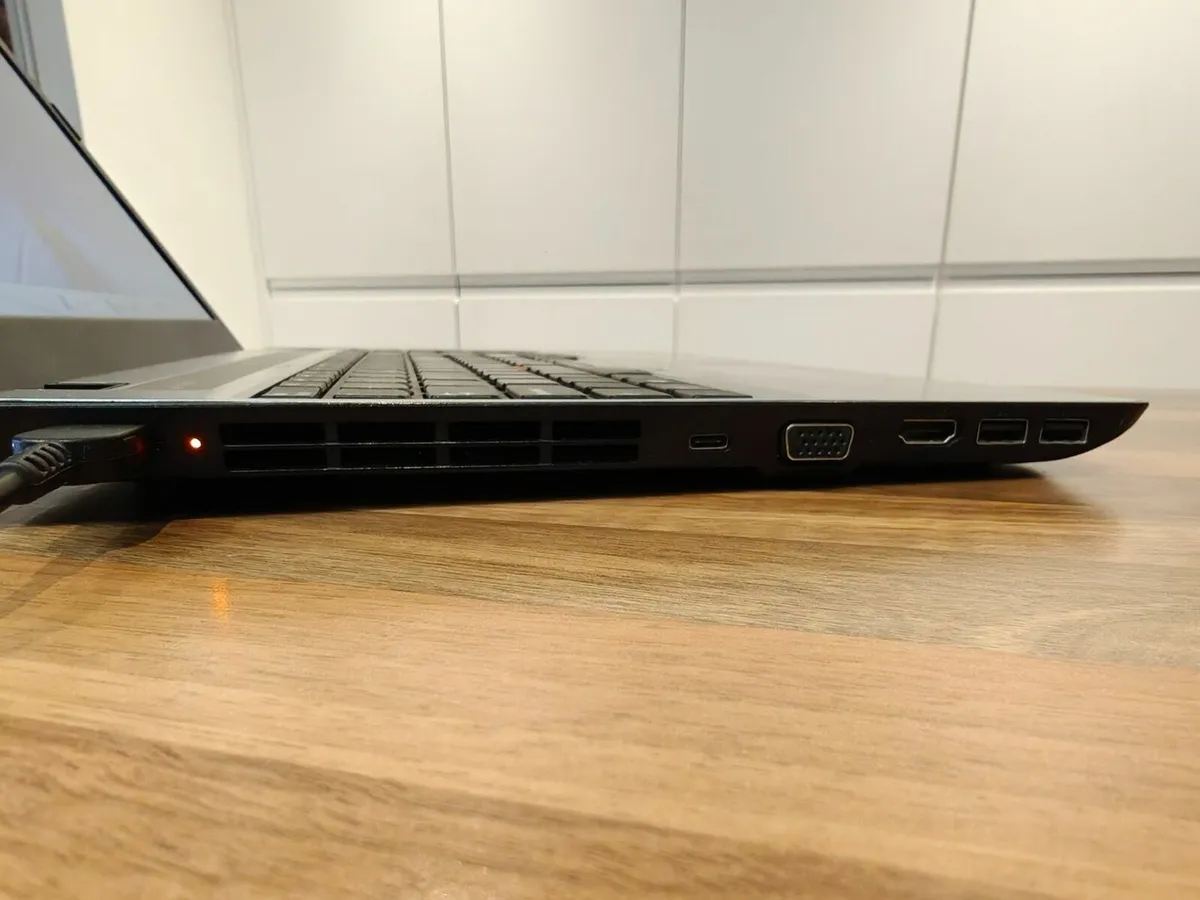 Lenovo E570 | i5 | 8GB | 256GB | 15.6" FHD | Win11 - Image 3