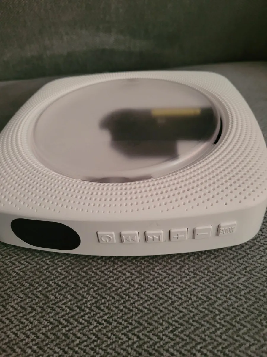Wall.mounted cd player - Image 1