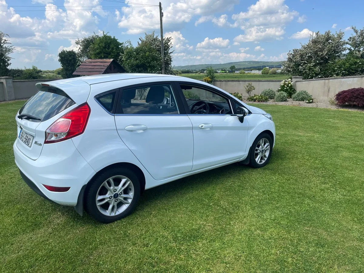 151 Ford Fiesta Zetec 1.25 low mileage - Image 4