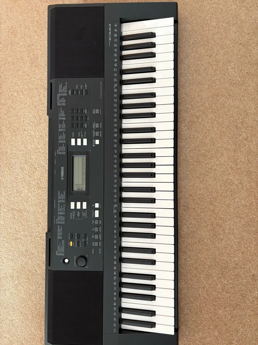 Yamaha Keyboard, stand and bag - Image 1