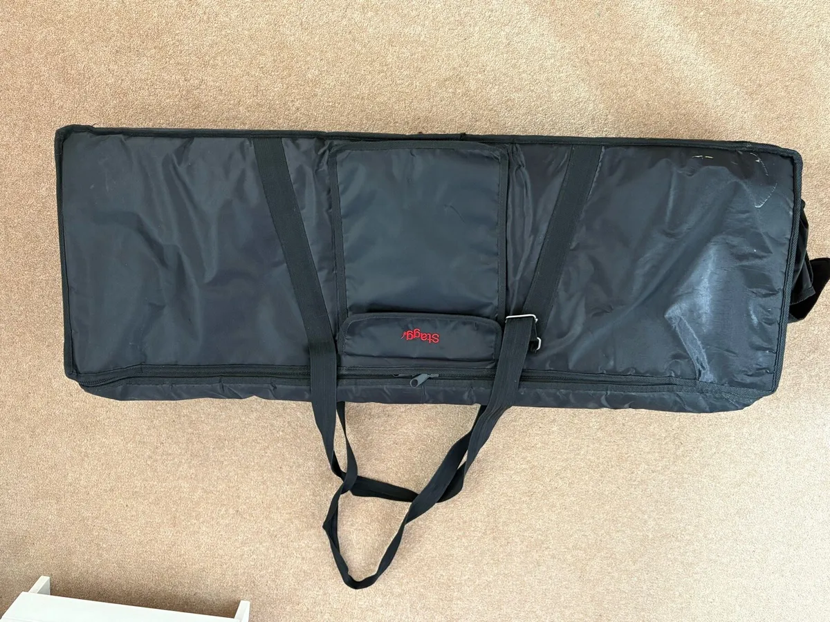 Yamaha Keyboard, stand and bag - Image 3