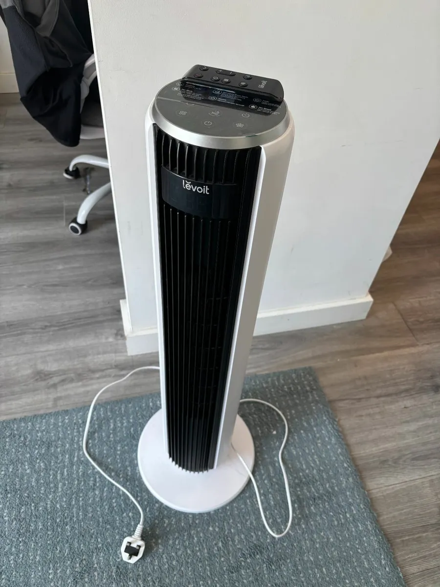 Levoit tower fan with remote, multiple settings - Image 1