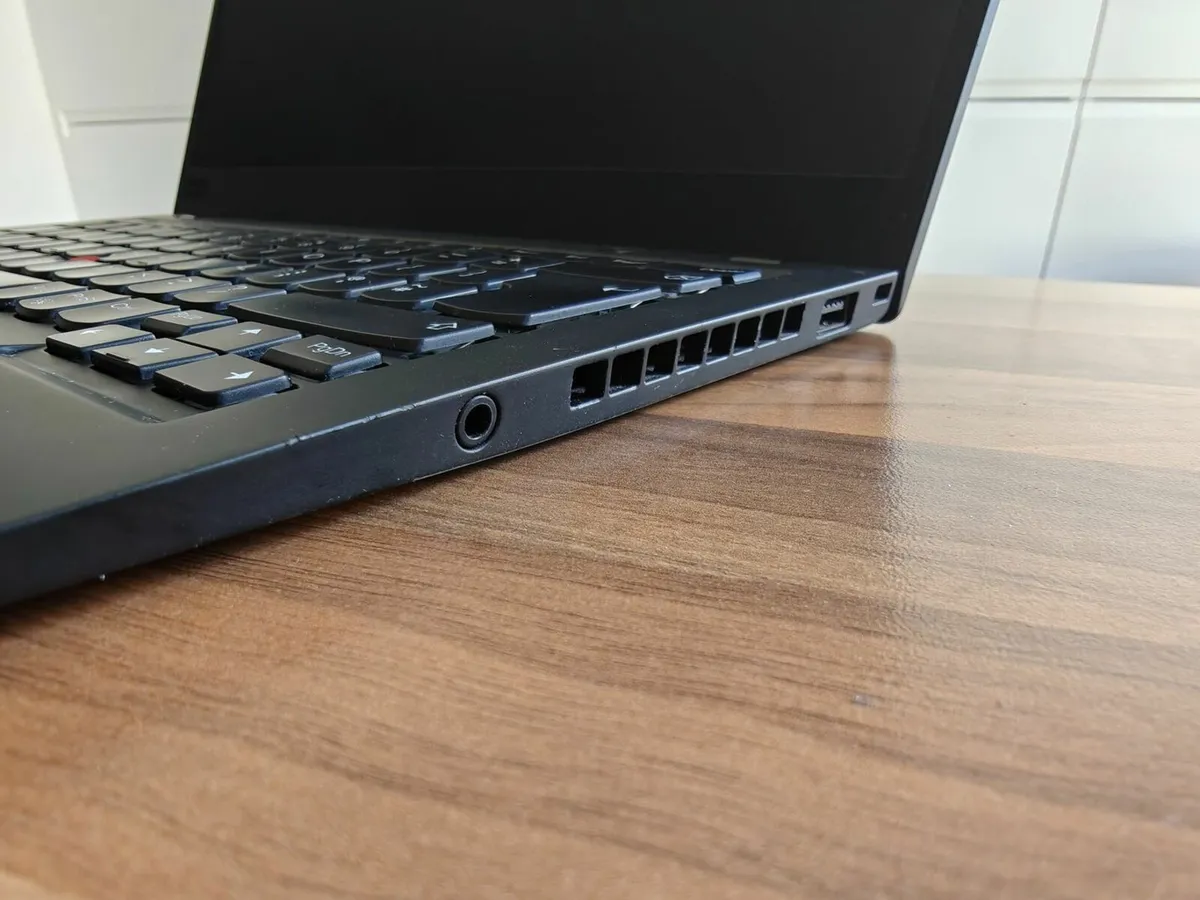 Lenovo Thinkpad X1 Carbon Laptop | i5 | 8GB | 256G - Image 4