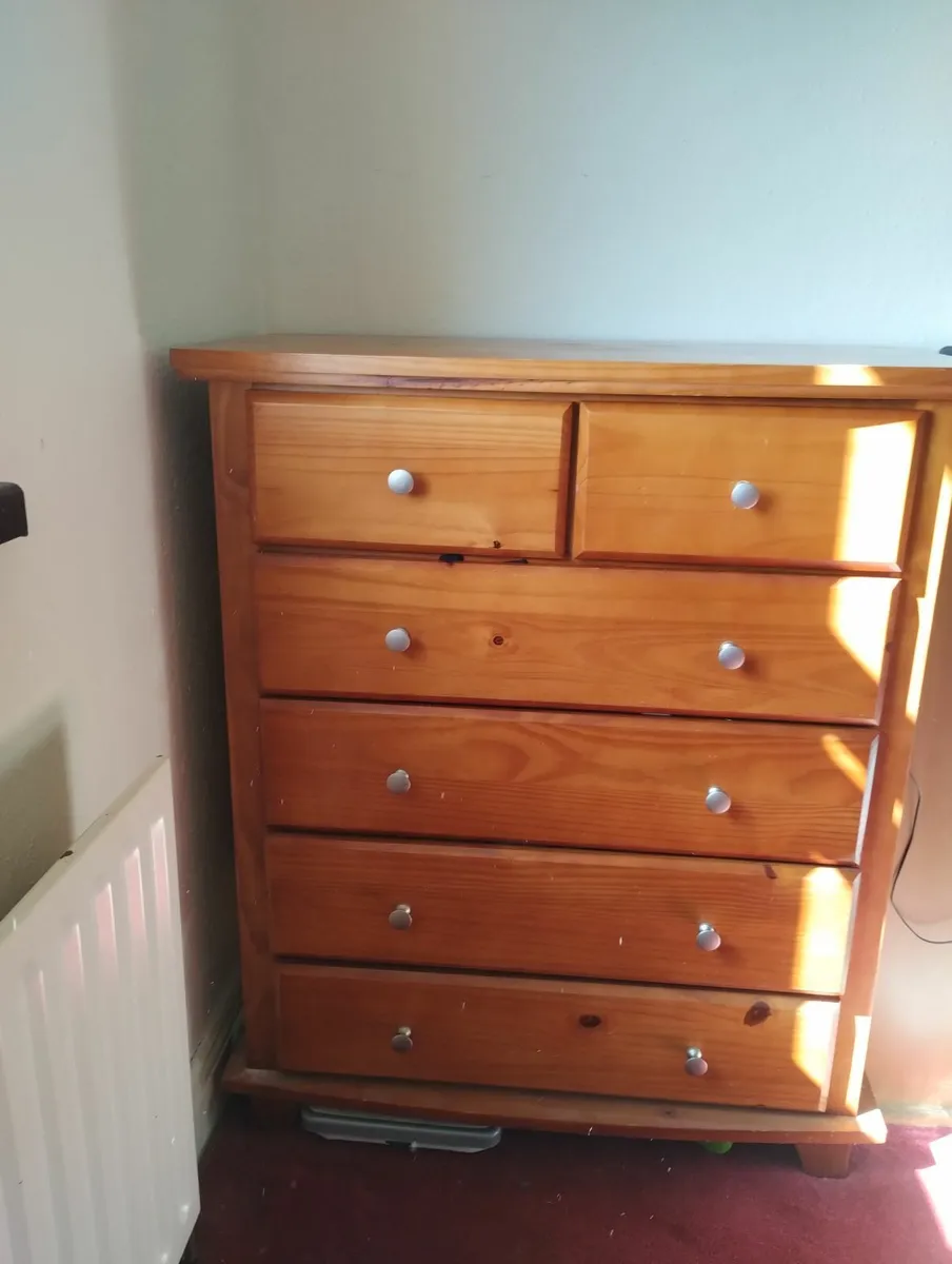 Chest of drawers