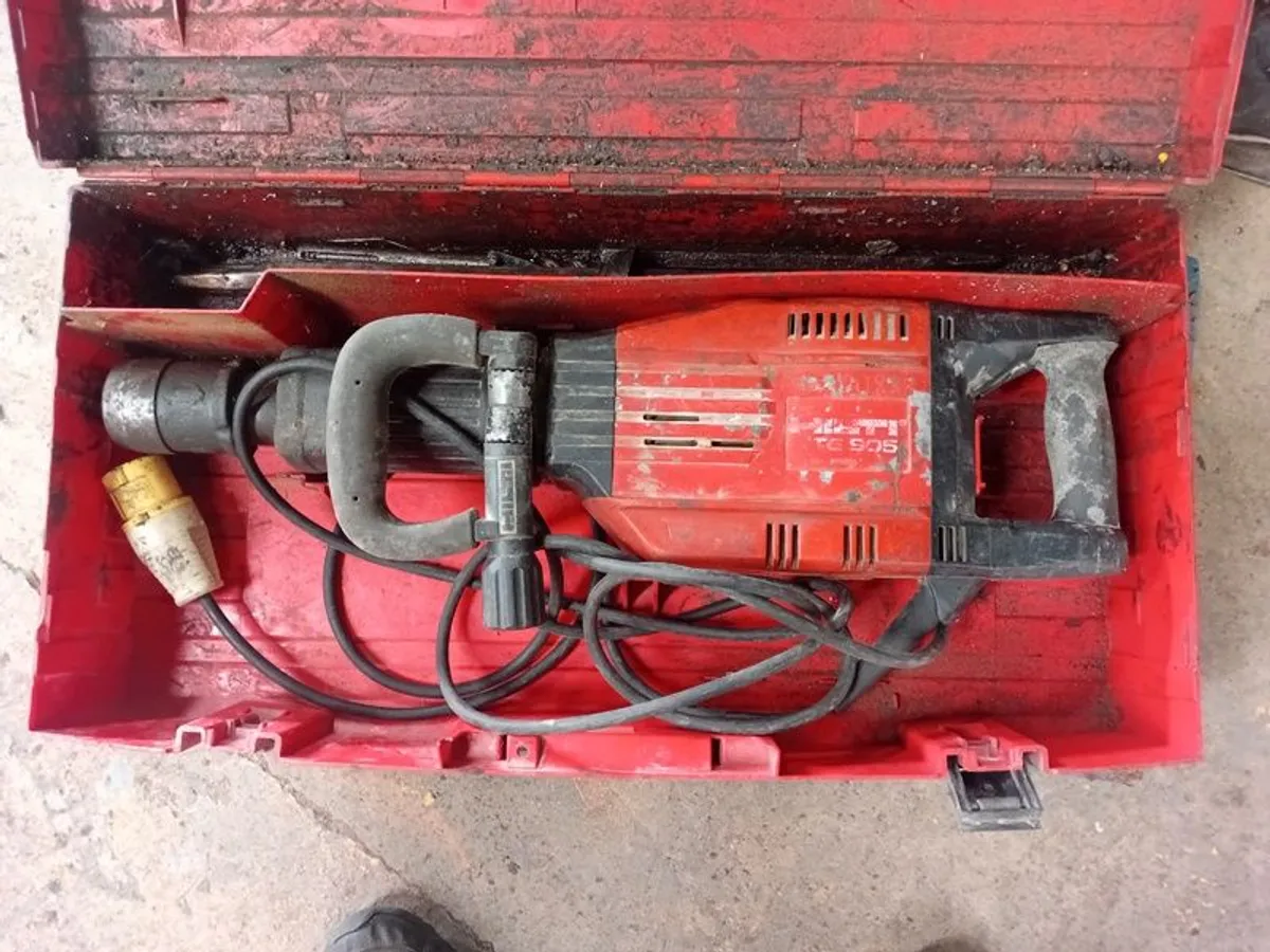 Garage tools and chopsaw - Image 2