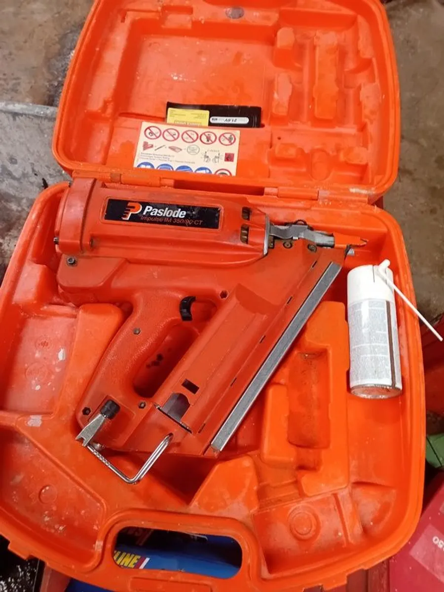 Garage tools and chopsaw - Image 4