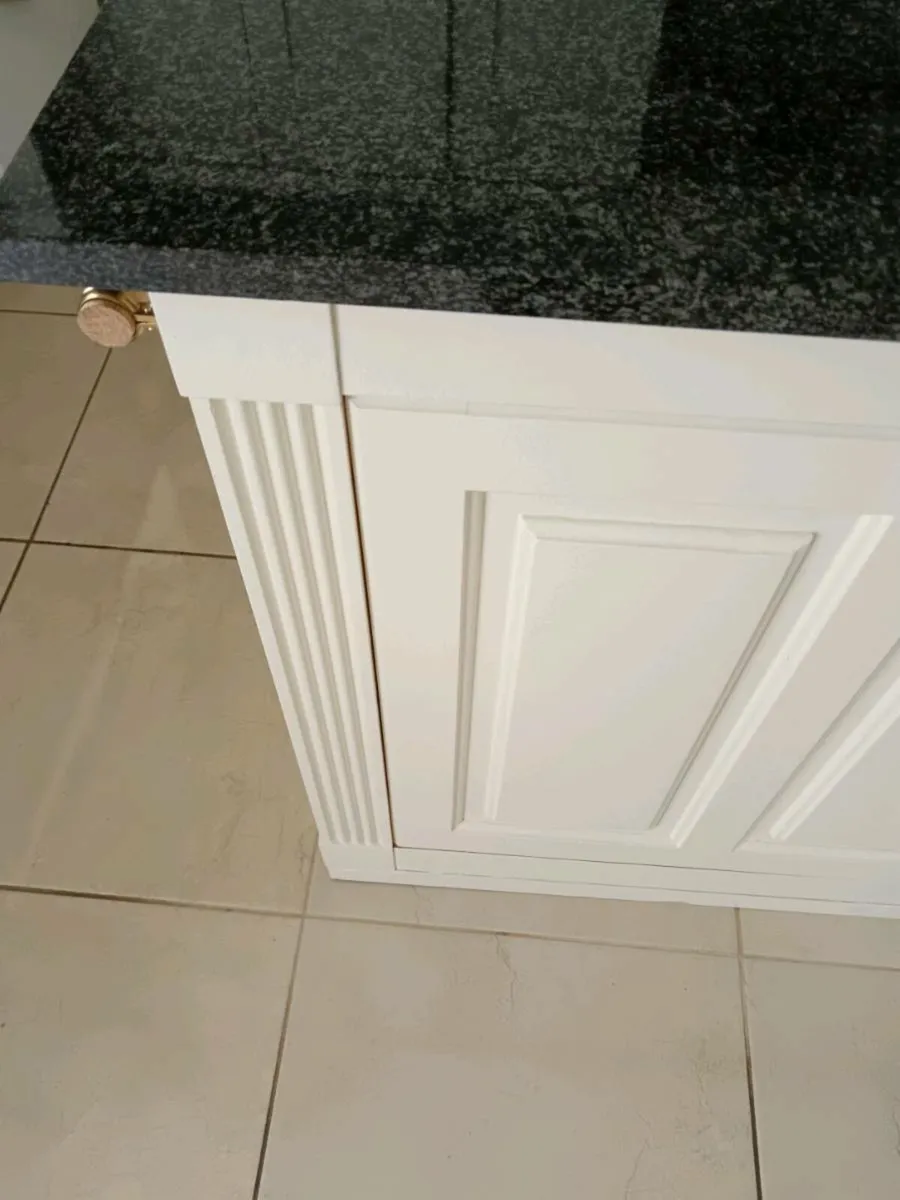 Kitchen island - Image 3