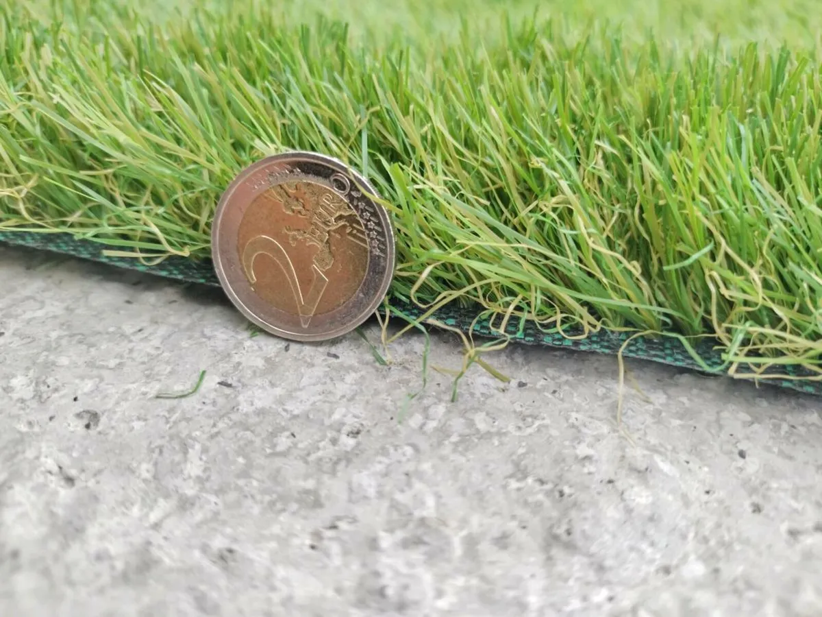 5m x 4m grass available - Image 4
