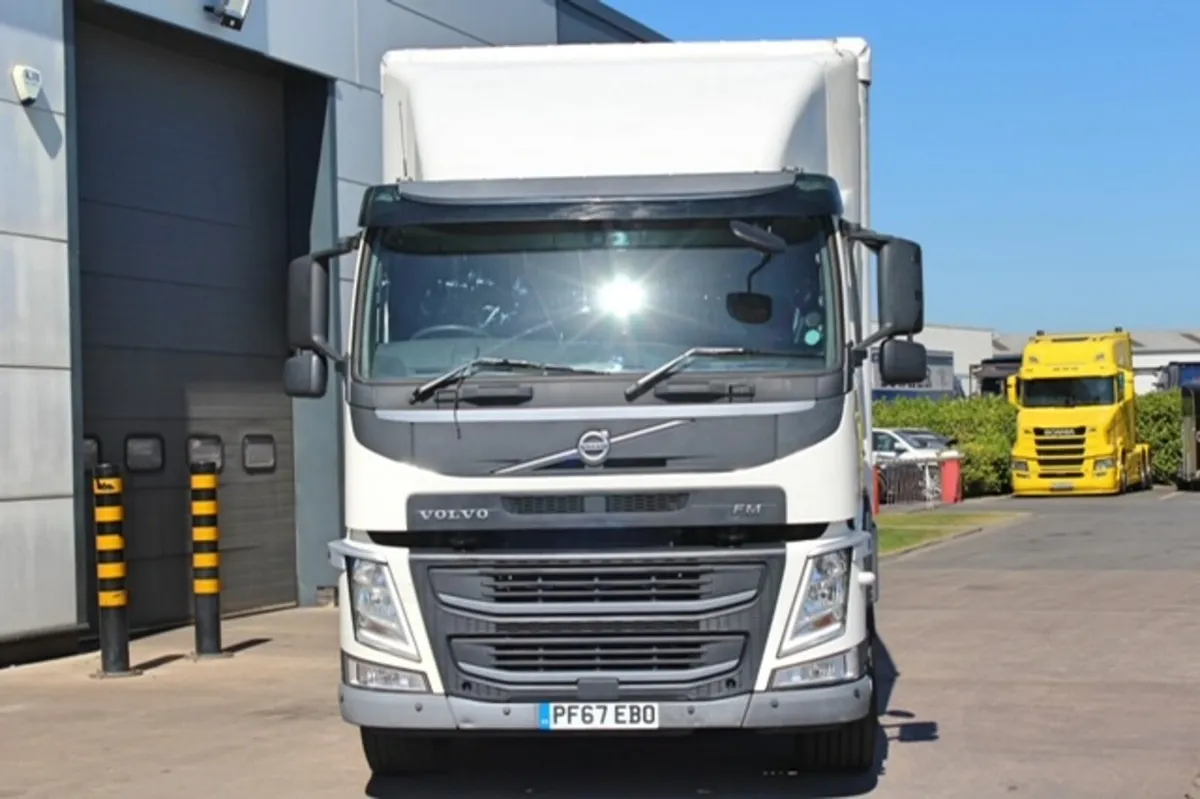 2018 VOLVO FM-330 6X2 FRIDGE LORRY - Image 2