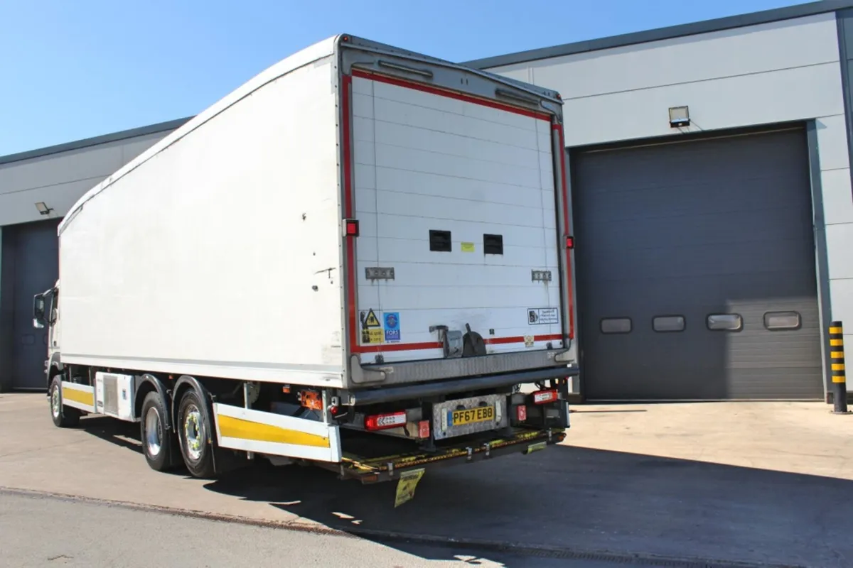 2018 VOLVO FM-330 6X2 FRIDGE LORRY - Image 4
