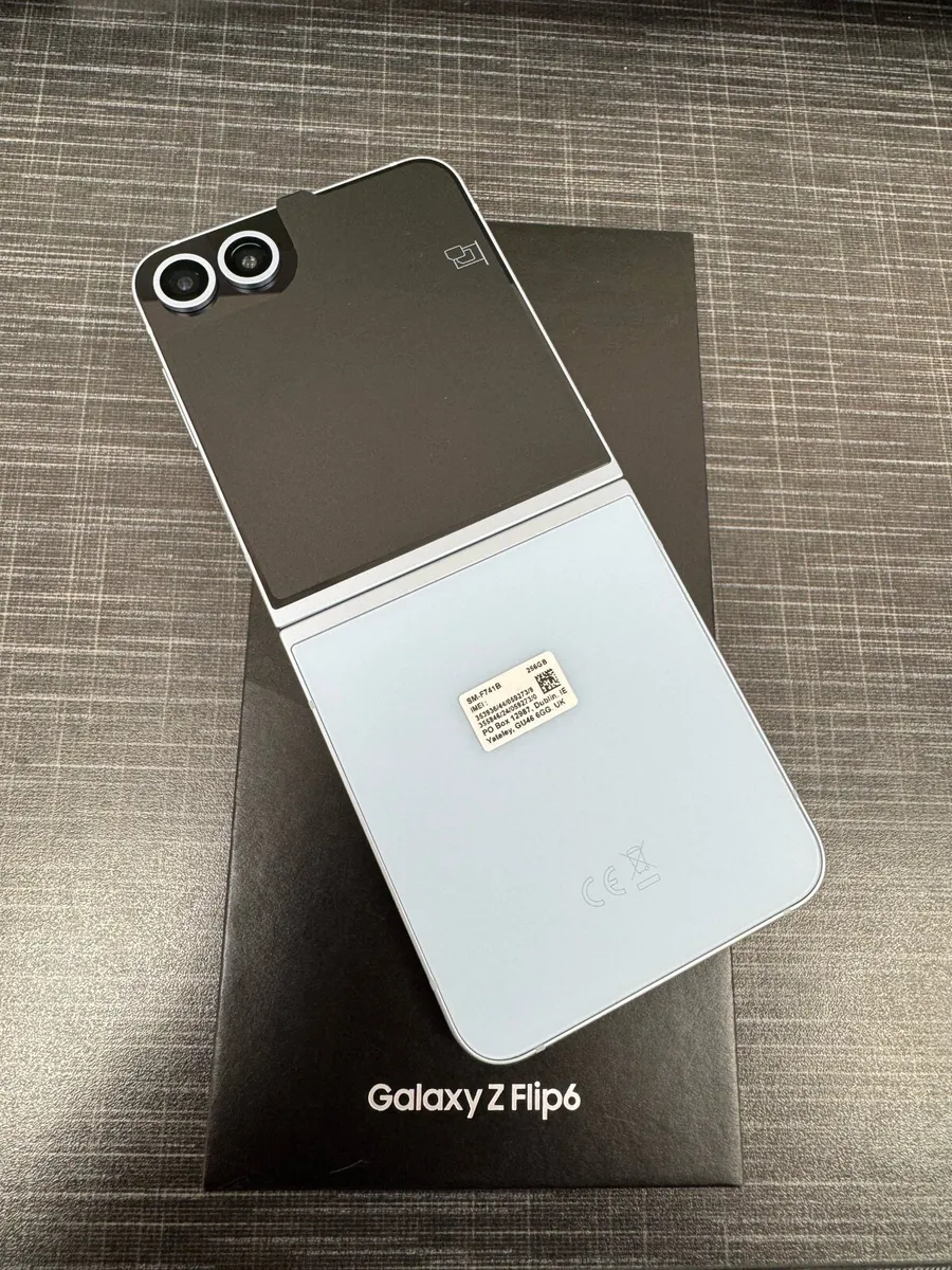 Samsung Galaxy Z flip 6 (256gb) - Image 1